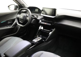 Peugeot e-2008 EV Allure 50 kWh 100% Elektrisch | Airco | Cruise Control | Navigatie | Stoelverwarming | Radio | Camera | 1e eigenaar