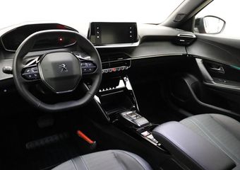 Peugeot e-2008 EV Allure 50 kWh 100% Elektrisch | Airco | Cruise Control | Navigatie | Stoelverwarming | Radio | Camera | 1e eigenaar