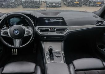 BMW 3-SERIE 330e High Executive M-SPORT PANO CRUISE STOELVERWARMING CAMERA