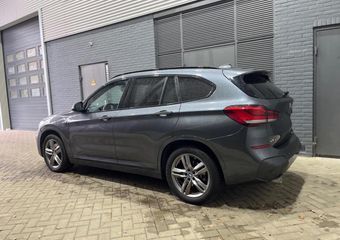 BMW X1 xDrive25e High Executive | M-Sport | Automaat | Panoramadak | Head-Up | Stoel+Stuurverwarming | Camers