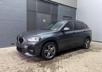 BMW X1 xDrive25e High Executive | M-Sport | Automaat | Panoramadak | Head-Up | Stoel+Stuurverwarming | Camers