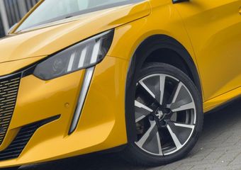Peugeot e-208 EV GT 350 50 kWh GT-LINE, vele opties, achteruitrijcamera