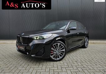 BMW X1 SDrive20i M Sport Panoramadak 360camera Hud Acc Sfeerverlichting