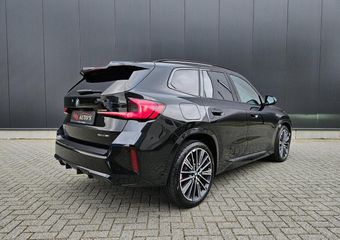 BMW X1 SDrive20i M Sport Panoramadak 360camera Hud Acc Sfeerverlichting