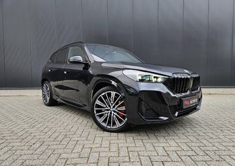 BMW X1 SDrive20i M Sport Panoramadak 360camera Hud Acc Sfeerverlichting