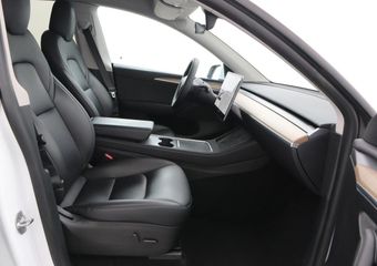 Tesla Model Y Long Range AWD 75 kWh | Incl. BTW | Panoramadak | Vol-Leder | Auto-Pilot | 20 Inch | 360° Camera