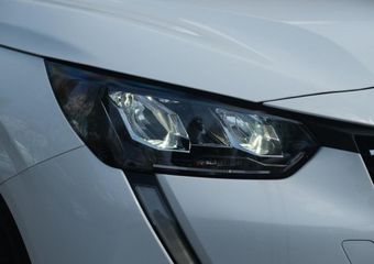 Peugeot 208 1.2 PureTech 100pk Allure Pack | App Connect | Adaptive Cruise | Climate | Keyless | Camera | Stoelverwarming