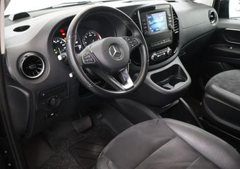 Mercedes-Benz VITO 114 CDI Aut. | L2 Lang | Lease-Edition | Cruise Control | Parkeercamera | Navigatiesysteem | Dubbele Cabine | Schuifdeur L+R | Leer/Alcantara | LM Velgen | Certified