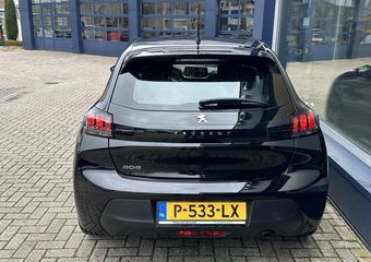 Peugeot 208 1.2 PureTech Active Pack | 15000 KM! | Full led koplampen | 16 inch Licht Metalen Velgen | Touch Screen met Apple Carplay | Parkeersensoren | Achterklep Spoiler | 1e eigenaresse |