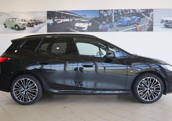 BMW 2-SERIE Active Tourer 225e xDrive M Sportpakket  | Premium Pack | Stoelen pakket | Elektr. Trekhaak