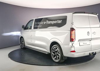 Volkswagen E-Transporter L2 Bulli 286pk | 19″ | Sidebars | Trekhaak | Betimmering