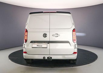 Volkswagen E-Transporter L2 Bulli 286pk | 19″ | Sidebars | Trekhaak | Betimmering
