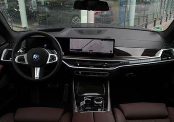 BMW X5 xDrive50e High Executive M Sport Automaat / Panoramadak / Trekhaak / Sportstoelen / Soft-Close / Adaptieve LED / Parking Assistant Professional / Gesture Control
