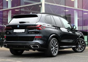 BMW X5 xDrive50e High Executive M Sport Automaat / Panoramadak / Trekhaak / Sportstoelen / Soft-Close / Adaptieve LED / Parking Assistant Professional / Gesture Control