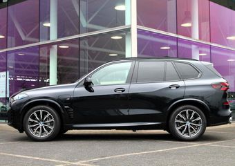BMW X5 xDrive50e High Executive M Sport Automaat / Panoramadak / Trekhaak / Sportstoelen / Soft-Close / Adaptieve LED / Parking Assistant Professional / Gesture Control