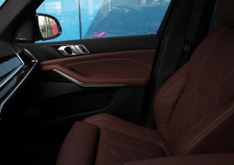 BMW X5 xDrive50e High Executive M Sport Automaat / Panoramadak / Trekhaak / Sportstoelen / Soft-Close / Adaptieve LED / Parking Assistant Professional / Gesture Control