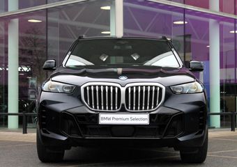 BMW X5 xDrive50e High Executive M Sport Automaat / Panoramadak / Trekhaak / Sportstoelen / Soft-Close / Adaptieve LED / Parking Assistant Professional / Gesture Control