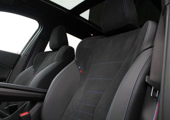 BMW iX1 eDrive20 High Executive M Sport / Panoramadak / Trekhaak / Sportstoelen / Adaptieve LED / Comfort Access / M Adaptief onderstel / Head-Up / Parking Assistant Plus