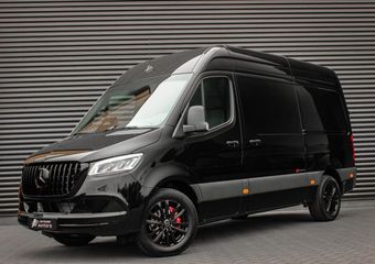 Mercedes-Benz SPRINTER 319CDI L2H2 RWD 190PK FULL BLACK JB- EDITION / 3500KG / NEW / DIRECT RIJDEN / NAVIGATIE / PDC / FULL / LED