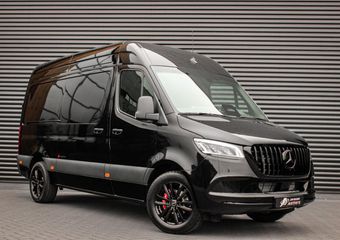 Mercedes-Benz SPRINTER 319CDI L2H2 RWD 190PK FULL BLACK JB- EDITION / 3500KG / NEW / DIRECT RIJDEN / NAVIGATIE / PDC / FULL / LED