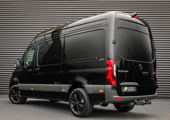 Mercedes-Benz SPRINTER 319CDI L2H2 RWD 190PK FULL BLACK JB- EDITION / 3500KG / NEW / DIRECT RIJDEN / NAVIGATIE / PDC / FULL / LED