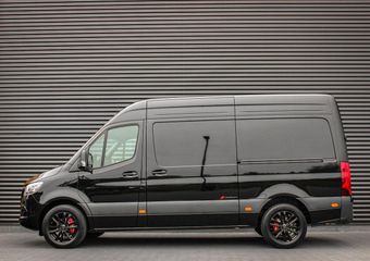 Mercedes-Benz SPRINTER 319CDI L2H2 RWD 190PK FULL BLACK JB- EDITION / 3500KG / NEW / DIRECT RIJDEN / NAVIGATIE / PDC / FULL / LED