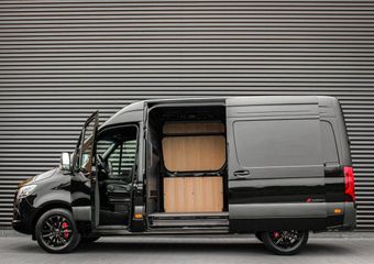 Mercedes-Benz SPRINTER 319CDI L2H2 RWD 190PK FULL BLACK JB- EDITION / 3500KG / NEW / DIRECT RIJDEN / NAVIGATIE / PDC / FULL / LED