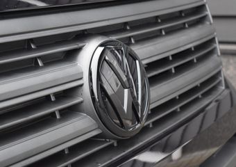 Volkswagen CRAFTER 30 2.0 TDI 140pk DSG L3H3 Exclusive Black Style Facelift BPM vrij! Trekhaak Camera Led Zonneklep Sidesteps Navigatie