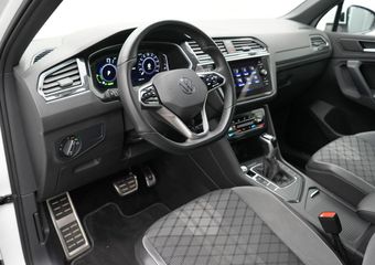 Volkswagen TIGUAN 1.4 TSI eHybrid 245 pk DSG R-Line Business+ | Navigatie | Keyless Entry | Adaptive Cruise | Achteruitrijcamera | Climatronic