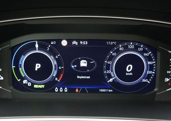 Volkswagen TIGUAN 1.4 TSI eHybrid 245 pk DSG R-Line Business+ | Navigatie | Keyless Entry | Adaptive Cruise | Achteruitrijcamera | Climatronic