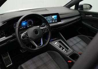 Volkswagen GOLF 1.4 245 pk DSG eHybrid GTE | Panoramadak | Navigatie | Stoelverwarming | Parkeersensoren voor/achter |