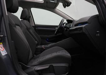 Volkswagen GOLF 1.4 204 pk DSG eHybrid Style | Panoramadak | Geheugen-/massagestoel | Achteruitrijcamera | Navigatie | Alcantara | Adaptive Cruise