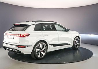 Audi e-tron Q6 S edition 100 kWh | Pano | B&O | Tech Pro | S-Stoelen | Luchtvering | Massage | Matrix | MMi Pro | 2de scherm | S Line