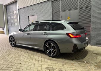BMW 3-SERIE 330e M-Sport | Shadow Line | ACC | Stoel+stuurverwarming | Getint Glas | 18 Inch | Camera | Elektrische Achterklep