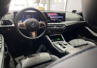 BMW 3-SERIE 330e M-Sport | Shadow Line | ACC | Stoel+stuurverwarming | Getint Glas | 18 Inch | Camera | Elektrische Achterklep