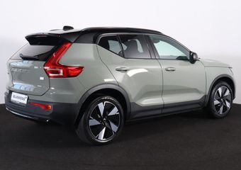 Volvo XC40 Extended Range Ultimate 82 kWh – Panorama/schuifdak – IntelliSafe Assist & Surround – Harman/Kardon audio – 360º Camera – Verwarmde voorstoelen, stuur & achterbank – Parkeersensoren voor & achter – Elektr. bedienb. voorstoelen met geheugen links – Draadlo