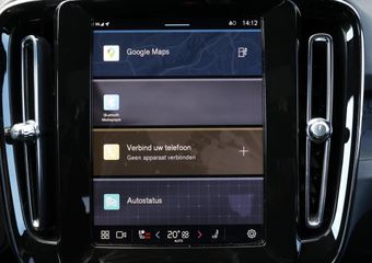 Volvo XC40 Extended Range Ultimate 82 kWh – Panorama/schuifdak – IntelliSafe Assist & Surround – Harman/Kardon audio – 360º Camera – Verwarmde voorstoelen, stuur & achterbank – Parkeersensoren voor & achter – Elektr. bedienb. voorstoelen met geheugen links – Draadlo