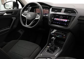 Volkswagen TIGUAN 1.4 TSI eHybrid Elegance 245pk DSG | LED Matrix | Panoramadak | Navigatie | Camera | Keyless | Side assist