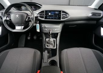 Peugeot 308 SW 1.2 PureTech Blue Lease Active, NL, cam. trekhaak