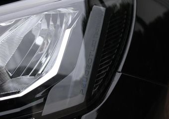 Peugeot 208 1.2 PureTech Allure Panorama Led 3D-Cockpit Keyless 360-Camera Leder Navigatie-Carplay