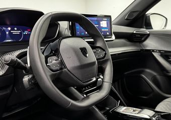 Peugeot 2008 Peugeot 2008 1.2 PureTech *NIEUW MODEL*Navi*Camera*Stoelverw*Carplay