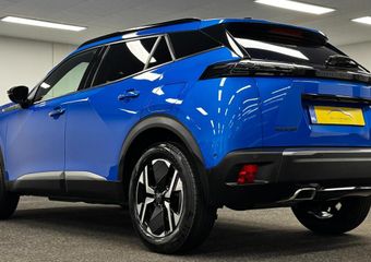 Peugeot 2008 Peugeot 2008 1.2 PureTech *NIEUW MODEL*Navi*Camera*Stoelverw*Carplay