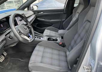 Volkswagen GOLF 1.4 eHybrid GTE / AUTOMAAT/ 245 PK/ CAMERA/ PARK. SENSOREN/ KEYLESS/ IQ. LIGHT/ STOEL-STUURVERWARM./ ADAPT. CRUISE/ APP-CONNECT/ NAVI/ CLIMA/ DAB/ 18″ LMV