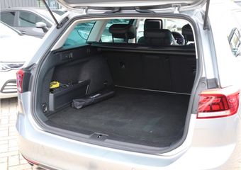 Volkswagen PASSAT 1.4 TSI PHEV GTE Business I Pano I Trekhaak I Leder