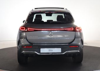 Mercedes-Benz EQA 250+ AMG Line 71 kWh | Panoramaschuifdak | Sfeerverlichting | Keyless go | 360 camera | EASYPACK-achterklep | Stoelverwarming |