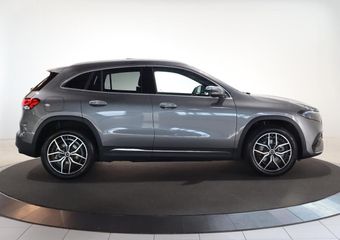 Mercedes-Benz EQA 250+ AMG Line 71 kWh | Panoramaschuifdak | Sfeerverlichting | Keyless go | 360 camera | EASYPACK-achterklep | Stoelverwarming |