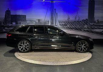 BMW 5-SERIE Touring 520i High Executive M-Pakket *Camera*Leer*