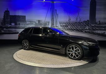 BMW 5-SERIE Touring 520i High Executive M-Pakket *Camera*Leer*