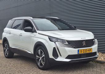 Peugeot 5008 1.2 Hybrid GT | Automaat | Two Tone | Camera voor en achter | Adaptieve Cruise Control | Navigatie |