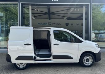 Citroen BERLINGO L1 1.5 BlueHDI 100pk | GEEN BPM | Climate control | Keyless entry | Multimedia | Apple Carplay | Anrdroid Auto| Draadloze telefoonlader | DAB+ | Achteruitrijcamera | Parkeersensoren achter | Trekhaak voorbereiding | Reservewiel | van ¤22.578 voor ¤19.495